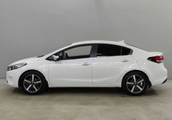 Подержанный автомобиль Kia Cerato Sedan 2018 года (8 фото)