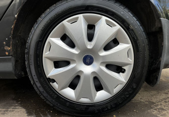 Подержанный автомобиль Ford Focus Sedan 2013 года (9 фото)