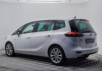 Подержанный автомобиль Opel Zafira Compactvan 2013 года (3 фото)