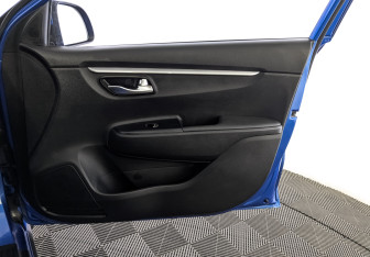 Подержанный автомобиль Kia Rio Hatchback 2021 года (25 фото)