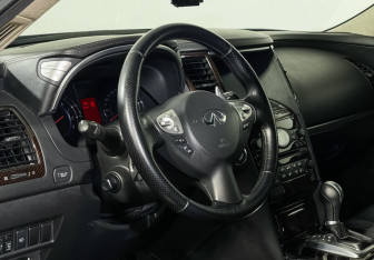 Подержанный автомобиль Infiniti FX 2010 года (12 фото)