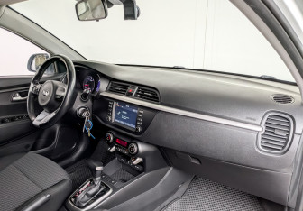 Подержанный автомобиль Kia Rio Hatchback 2019 года (11 фото)