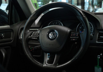 Подержанный автомобиль Volkswagen Touareg 2012 года (13 фото)