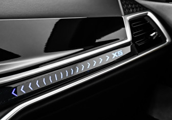 Подержанный автомобиль BMW X5 2024 года (22 фото)