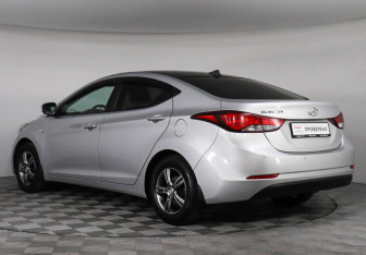 Подержанный автомобиль Hyundai Elantra Sedan 2015 года (7 фото)