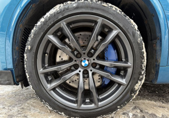 Подержанный автомобиль BMW X5 M 2015 года (9 фото)