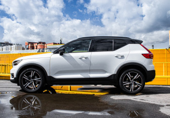 Подержанный автомобиль Volvo XC40 2019 года (4 фото)