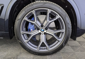 Подержанный автомобиль BMW X5 2025 года (12 фото)
