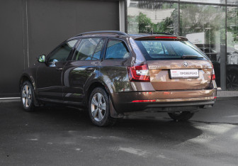 Подержанный автомобиль Skoda Octavia Wagon 2017 года (5 фото)