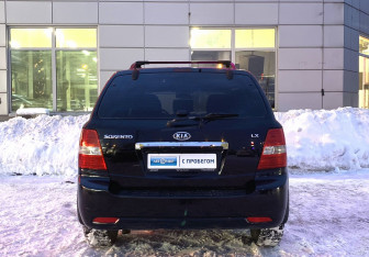 Подержанный автомобиль Kia Sorento 2007 года (7 фото)