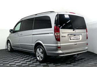 Подержанный автомобиль Mercedes-Benz Viano 2013 года (7 фото)