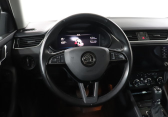 Подержанный автомобиль Skoda Octavia Liftback 2020 года (18 фото)