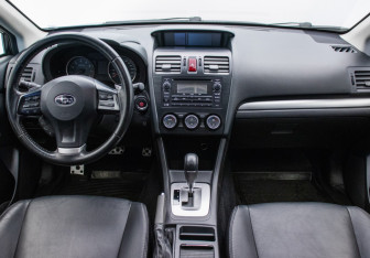 Подержанный автомобиль Subaru XV 2013 года (13 фото)