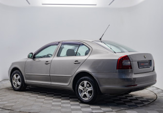 Подержанный автомобиль Skoda Octavia Liftback 2009 года (3 фото)
