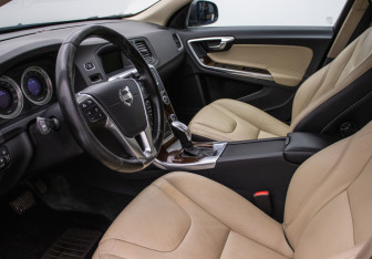 Подержанный автомобиль Volvo S60 2012 года (10 фото)