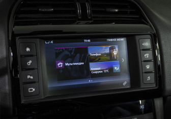 Подержанный автомобиль Jaguar F-Pace 2017 года (15 фото)