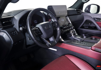 Подержанный автомобиль Lexus LX 2025 года (21 фото)
