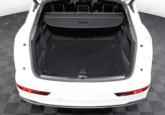 Подержанный автомобиль Audi Q5 2017 года (10 фото)