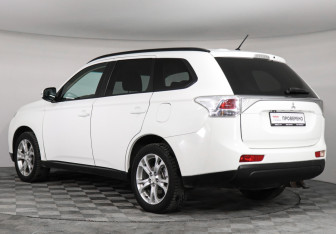 Подержанный автомобиль Mitsubishi Outlander 2012 года (6 фото)