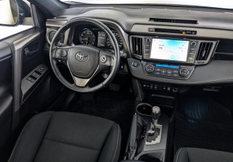 Подержанный автомобиль Toyota RAV4 2018 года (29 фото)