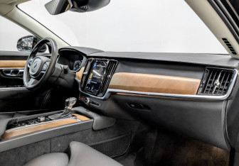 Подержанный автомобиль Volvo S90 2020 года (11 фото)