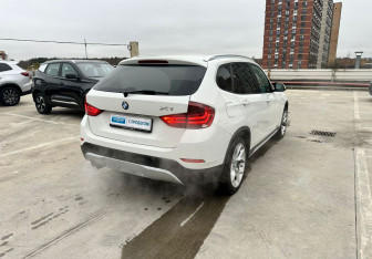 Подержанный автомобиль BMW X1 2012 года (4 фото)