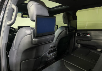 Подержанный автомобиль Toyota Land Cruiser Suv 2022 года (16 фото)