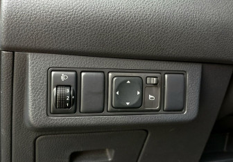 Подержанный автомобиль Nissan Tiida Hatchback 2007 года (18 фото)