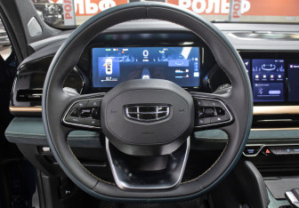 Подержанный автомобиль Geely Monjaro 2023 года (17 фото)