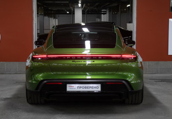 Подержанный автомобиль Porsche Taycan 2021 года (6 фото)