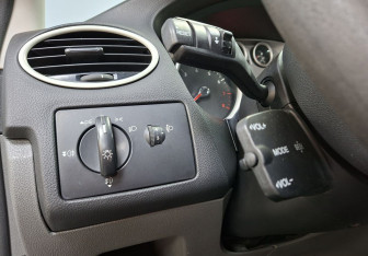 Подержанный автомобиль Ford Focus Sedan 2011 года (18 фото)