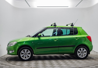 Подержанный автомобиль Skoda Fabia Hatchback 2010 года (8 фото)