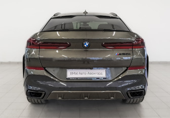 Подержанный автомобиль BMW X6 2022 года (6 фото)