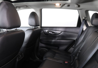 Подержанный автомобиль Nissan X-Trail 2017 года (8 фото)