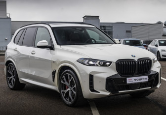 Подержанный автомобиль BMW X5 2023 года (5 фото)