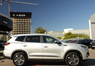 Подержанный автомобиль Chery Tiggo 8 Pro Max 2023 года (3 фото)