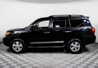 Подержанный автомобиль Toyota Land Cruiser Suv 2013 года (8 фото)