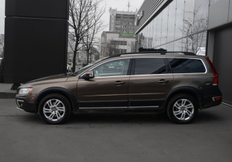 Подержанный автомобиль Volvo XC70 2014 года (8 фото)