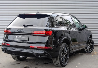 Подержанный автомобиль Audi Q7 2024 года (5 фото)