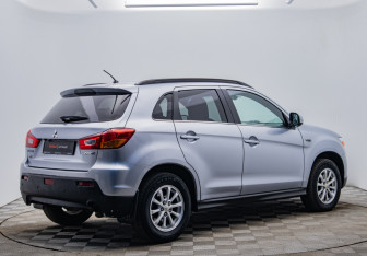 Подержанный автомобиль Mitsubishi ASX 2012 года (5 фото)