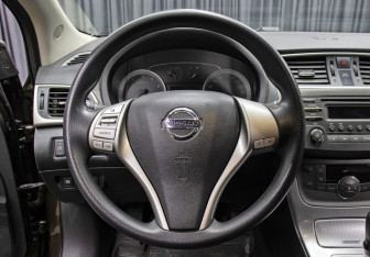 Подержанный автомобиль Nissan Sentra Sedan 2014 года (17 фото)