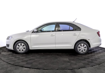 Подержанный автомобиль Skoda Rapid Liftback 2019 года (8 фото)
