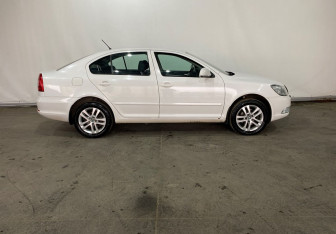 Подержанный автомобиль Skoda Octavia Liftback 2012 года (7 фото)