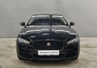 Подержанный автомобиль Jaguar XE 2018 года (2 фото)