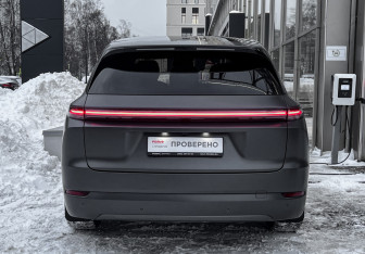 Подержанный автомобиль LiXiang L7 2024 года (6 фото)