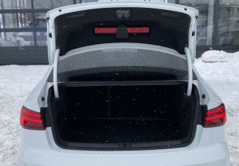 Подержанный автомобиль Audi A3 Sedan 2017 года (10 фото)