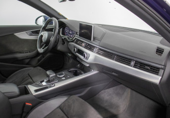 Подержанный автомобиль Audi A4 Sedan 2015 года (9 фото)