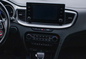 Подержанный автомобиль Kia Ceed Wagon 2020 года (14 фото)