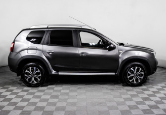 Подержанный автомобиль Nissan Terrano 2015 года (4 фото)