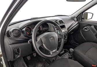 Подержанный автомобиль LADA (ВАЗ) Granta Sedan 2023 года (15 фото)